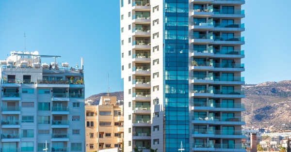 צמיחה כלכלית ויציבות פיננסית
